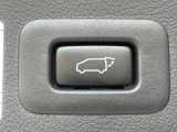 【パワーバックドア】スマートキーや運転席のボタンを押すだけでリアゲートが自動で開閉します!荷物を持っている時や、高い位置にあるバックドアを閉める際に便利な機能です♪