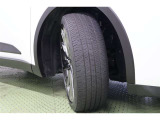 タイヤサイズ 225/45R21。