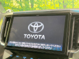 【メーカー純正ナビ】インテリアに溶け込むスタイリッシュな「専用設計」メーカーナビを装備♪視認性や操作性など基本性能にも優れ、より上質なカーライフをお楽しみいただけます。