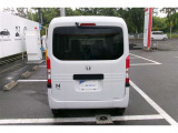後方からの写真です。大きなバックドアで荷室も広々と確保。