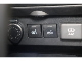 運転席と助手席には寒い日の肩や腰、冷えやすい下肢を温めてくれるシートヒーターが付いております!