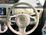 インテリアに合わせたデザインのステアリングは、運転される方のことも考え、運転しやすい形状、大きさです。是非一度、実際に触ってお確かめください。