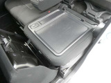 【シートアレンジ可能】ゆとりあるワイドな車内空間は、ドライブを始め買い物やレジャーなど、幅広く活躍します。一人でもみんなとでもお出かけを楽しみましょう!