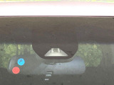 【ホンダセンシング】走行中に前方の車両等を認識し、衝突しそうな時は警報とブレーキで衝突回避と被害軽減をアシスト。より安全にドライブをお楽しみいただけます。