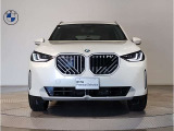 【キドニーグリル】BMWは約90年もの間、ほぼ全ての車両にひと目でBMWだと分かるこの特徴的なフロントグリルが備えられ、デザイン・アイコンとして親しまれてきました。