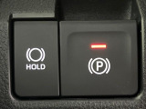 【電動パーキングブレーキ】パーキングブレーキは便利な電動式!ボタン一つで操作でき、アクセルを踏めば自動で解除されます♪レバーやペダルが無いので運転席廻りもすっきりしますね♪