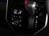 車内を快適に、オートエアコンを装備しています。