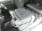 【シートアレンジ可能】ゆとりあるワイドな車内空間は、ドライブを始め買い物やレジャーなど、幅広く活躍します。一人でもみんなとでもお出かけを楽しみましょう!