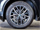 【BMWアロイホイル】軽量かつ強度に拘ったアロイホイル。走行性能ポテンシャルを引き出す設計。車の足元を引き締めてくれる大きなポイントはアロイホイルです。