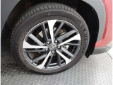 かっこいいホイールですね。 車のイメージを大きく左右するホイール部分はコダワリを持ちたいですね。
