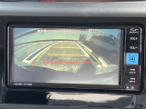 【バックモニター】バックカメラが装着されています。車庫入れが苦手な方もこれがあれば安心ですね