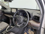 見通しのよいすっきりとした視界で、誰でも運転しやすいです。運転のしやすさは疲れにくさにも繋がりますよ♪