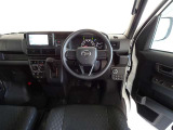 視界良好、操作しやすい運転席です。