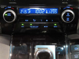 左右独立温度コントロールフルオートエアコンです。運転席、助手席それぞれで独立して温度設定ができます。冷え性の方が乗っても安心ですね♪