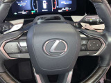 オーディオや運転支援機能などを手元で操作できるステアリングスイッチ。操作時の視線移動が少なく、安全にも貢献します。
