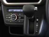 車内を快適に、オートエアコンを装備しています。