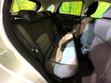 コンパクトカーですが、セカンドシートは十分な広さがあり快適にお乗りいただけます♪シートを倒して大きな荷物を積んだりと、用途の幅が広い1台です。