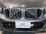 【キドニーグリル】BMWは約90年もの間、ほぼ全ての車両にひと目でBMWだと分かるこの特徴的なフロントグリルが備えられ、デザイン・アイコンとして親しまれてきました。