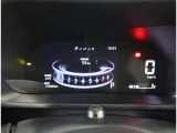 とっても見やすいメーターです。夜間時はラグジュアリーな気分にさせてくれる照明が魅力ですので、夜のドライブも楽しみになりますよ♪