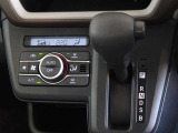 車内を快適に、オートエアコンを装備しています。