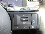 話題の運転支援装置プロパイロットが搭載されてます。アクセル、ブレーキ、ハンドルの操作をクルマがアシストしてくれます。