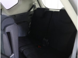 3列目シートもひろびろとしたスペースを確保しています。大人数でのお出かけもばっちりです!