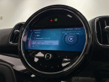 iPhoneを無線で接続して、対応したアプリを車載ディスプレイで使用できる「Apple CarPlay」にも対応