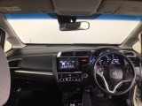 【前方視界】開放的な前方視界!運転がしやすく疲れにくいです♪窓が大きく、見通しがとっても良いおクルマですよ♪