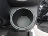 カップホルダーは運転席や助手席からちょうど手の届く位置です!!