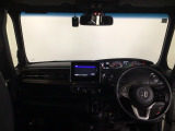 【前方視界】開放的な前方視界!運転がしやすく疲れにくいです♪窓が大きく、見通しがとっても良いおクルマですよ♪