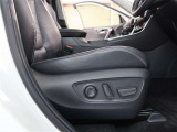 パワーシート搭載。微妙な調整が手軽にでき、ピッタリなポジションで運転することが可能です。