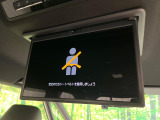 【14型有機ELフリップダウン】三列目からでも迫力のエンタメが観れる大画面フリップダウン。有機ELのモニターでは、一般的なフリップダウンよりも高コントラストでキレイな映像を楽しめます。