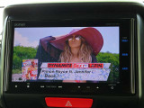 純正オプションのフルセグTVナビ付です。テレビ視聴(常時可)、CD・DVD再生等が可能です。Bluetooth機能も付いておりますので、通話やスマートフォンから音楽を楽しめます。バックカメラ付。