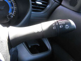アダプティブLEDヘッドライトシステムは、照射パターンを変化させて対向車や先行車が眩しくならないようにハイビームをキープすることで、良好な視界を確保します。もちろん自動点灯/消灯するオートライトも。
