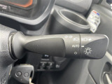 【 オートライト 】オートライトなのでライトの点け忘れを気にすることなく運転が出来ます。