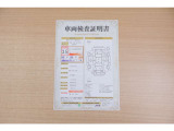 【車両検査証明書】店頭にて、クルマの状態が一目で分かる査証明書を公開中。トヨタ認定検査員が厳しく検査し、状態を点数と図解で表示しています。修復歴はもちろん、傷やヘコミの箇所や程度がご確認いただけます。