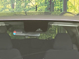【エマージェンシーブレーキ】走行中に前方の車両等を認識し、衝突しそうな時は警報とブレーキで衝突回避と被害軽減をアシスト。より安全にドライブをお楽しみいただけます。