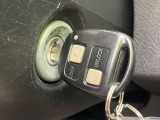 【キーレス】少し離れた場所からでもボタン一つでドアの開錠・施錠ができるのでとっても便利!ドアの鍵穴周りに傷をつけることもありません♪