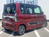 リアデザインもカスタムらしいシルバー加飾やエアロバンパーを装備。テールランプは後続車両からの視認性が高い位置に取り付けられています。