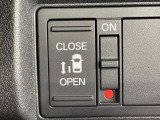 【パワースライドドア】スマートキーや運転席のスイッチでスライドドアの開閉が可能♪電動だから力を入れてドアを開ける必要が無く、小さいお子様でも、重い荷物を持っている時もラクに開け閉めできます♪