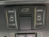 【両側パワースライドドア】スマートキーや運転席のスイッチで後席両側スライドドアの開閉が可能♪電動だから力を入れてドアを開ける必要が無く、小さなお子様でも簡単に開け閉めでき快適です♪