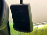 【ドライブレコーダー】ドライブレコーダー装備!走行中はもちろん、あおり運転や事故に遭遇した際、映像で記録し、万一のリスクに備えます。※記録用SDカードはお客様ご自身でご準備いただく必要があります。