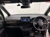 見通しの良い運転席回りとなっておりますので安心して運転をして頂けます!窓が大きいので明るく開放的な室内です