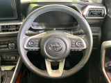 【純正革巻きステアリング】上質な革を使用することで、手にしっかり馴染みとても運転しやすいハンドルです♪