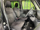 運転席まわりには十分なスペースがあり、大柄な方でもゆったり運転していただける環境です。