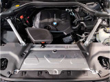 【BMWクリーンディーゼル】市場をリードするディーゼルエンジン。低回転ステージ専用ターボが走り出しから効果的に過給を行いスムーズな発進加速や低燃費を実現。ディーゼルの常識を超えたスポーティな走りを!