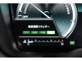 後退時に誤ってアクセルを踏み過ぎても急発進しません。後退時リミッター機能。速度は3段階から設定できます。