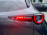 AWD車両標準装備のリアフォグライト。今ではファッションとして取り付けられる方も多いですが、視界の悪い中で、後方の車両へ自社の存在をしっかりアピール出来るアイテムです。