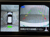 【アラウンドビューモニター】まるでクルマを真上から見下ろしたかのような視点で駐車をサポートします!クルマの斜め後ろや真横など、前後左右の4つのカメラの映像が合成されて、モニターに映し出されます。