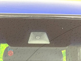 【ホンダセンシング】走行中に前方の車両等を認識し、衝突しそうな時は警報とブレーキで衝突回避と被害軽減をアシスト。より安全にドライブをお楽しみいただけます。